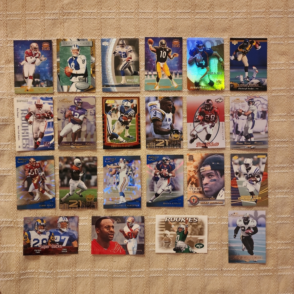 Lot of 22 high end star football cards mainly from 1999 & 2000